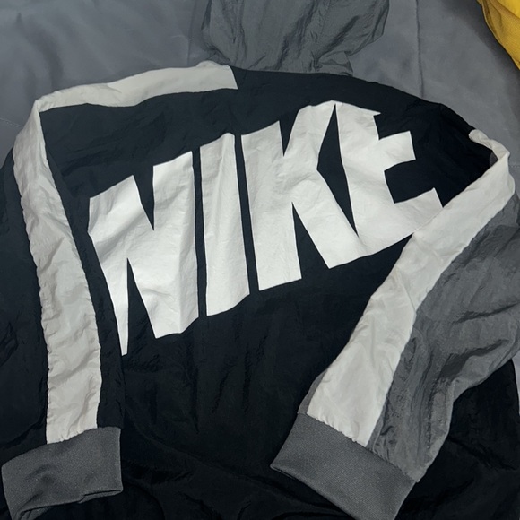 Nike windbreaker jackets sold as bundle or separate - Picture 4 of 7